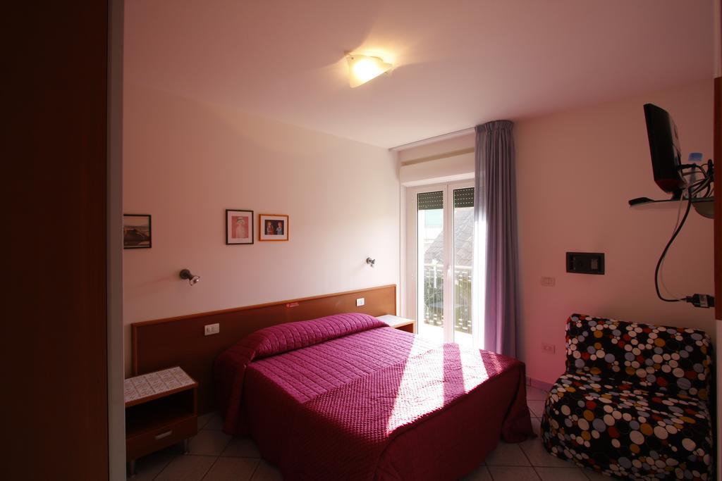 Casa Vacanze Villa Spina San Benedetto del Tronto Szoba fotó